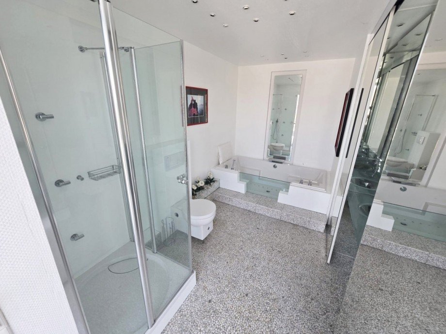 Bestand Ensuite-Bad mit Wanne und Dusche Maisonettewohnung Frankenthal
