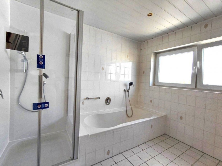 DG-Badezimmer Doppelhaush�lfte Dielheim