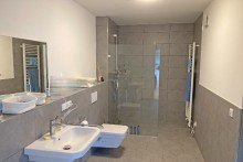 Duschbad Exklusive, dennoch ruhige Zwei-Zimmer-Traumwohnung im Zentrum von Walldorf zu vermieten.