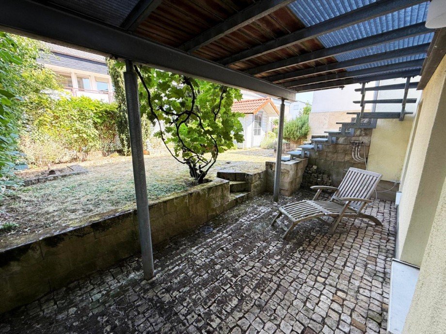�berdachte Terrasse Kellergeschoss Doppelhaush�lfte Freinsheim
