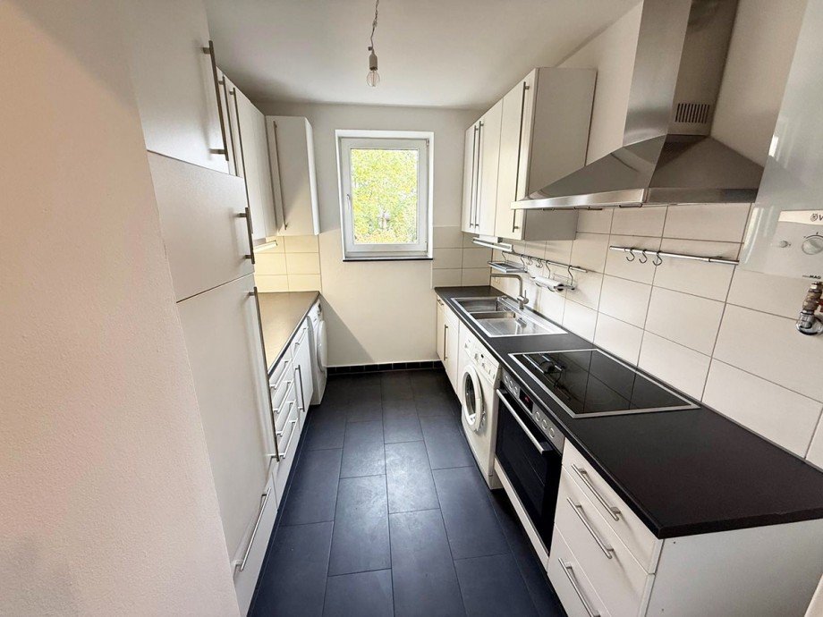 K�che mit Ausblick ins Gr�ne Etagenwohnung Frankfurt