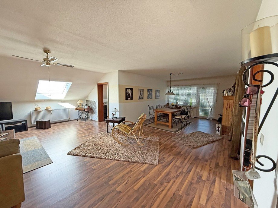 Wohn-Essbereich Dachgeschosswohnung Nu�loch