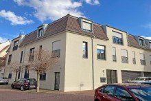 Hausansicht Exklusive, dennoch ruhige Zwei-Zimmer-Traumwohnung im Zentrum von Walldorf zu vermieten.