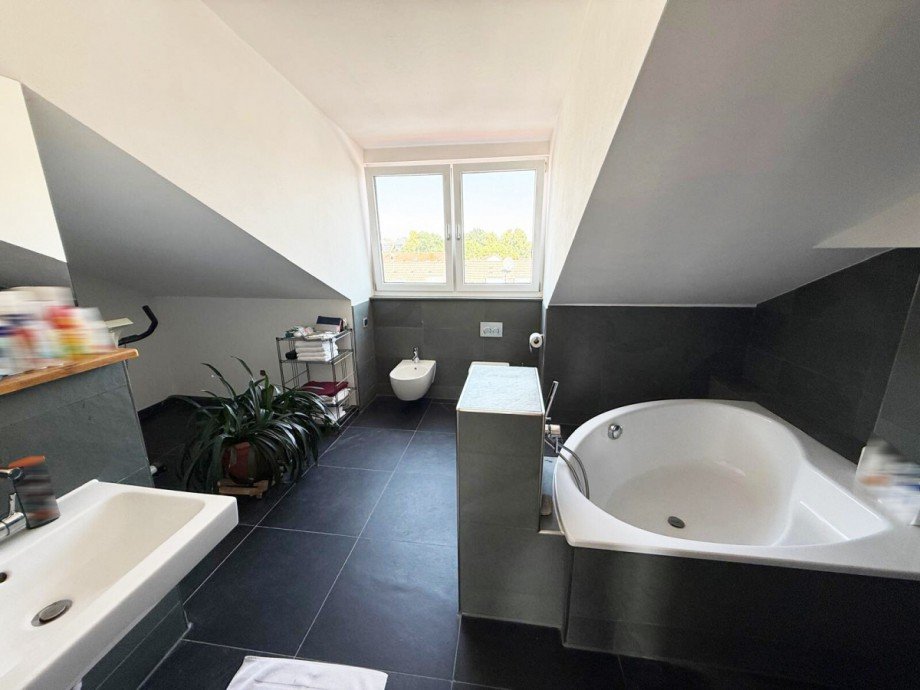 Badezimmer3 Dachgeschoss Doppelhaush�lfte Freinsheim