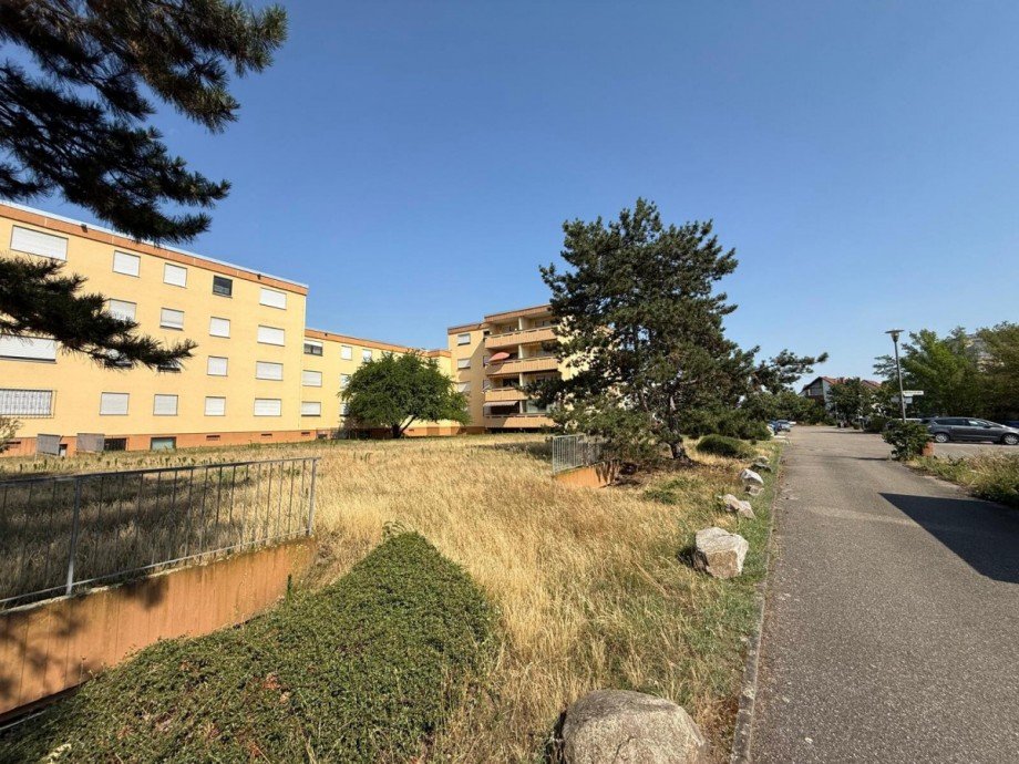 Hausansicht Gr�nfl�che Etagenwohnung Hockenheim
