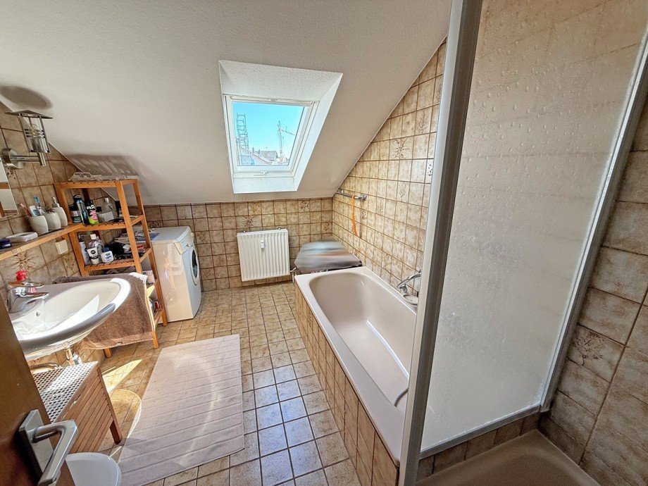 Badezimmer Dachgeschosswohnung Nu�loch