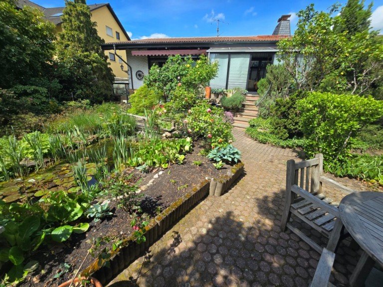 Hausansicht Gartenseite Altlu�heim Einfamilienhaus Traumhaus mit 168m� + Einliegerwohnung mit 136m� + Grundst�ck 626m�!