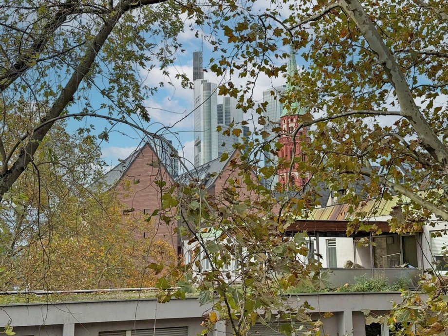 Balkonausblick Skyline Etagenwohnung Frankfurt