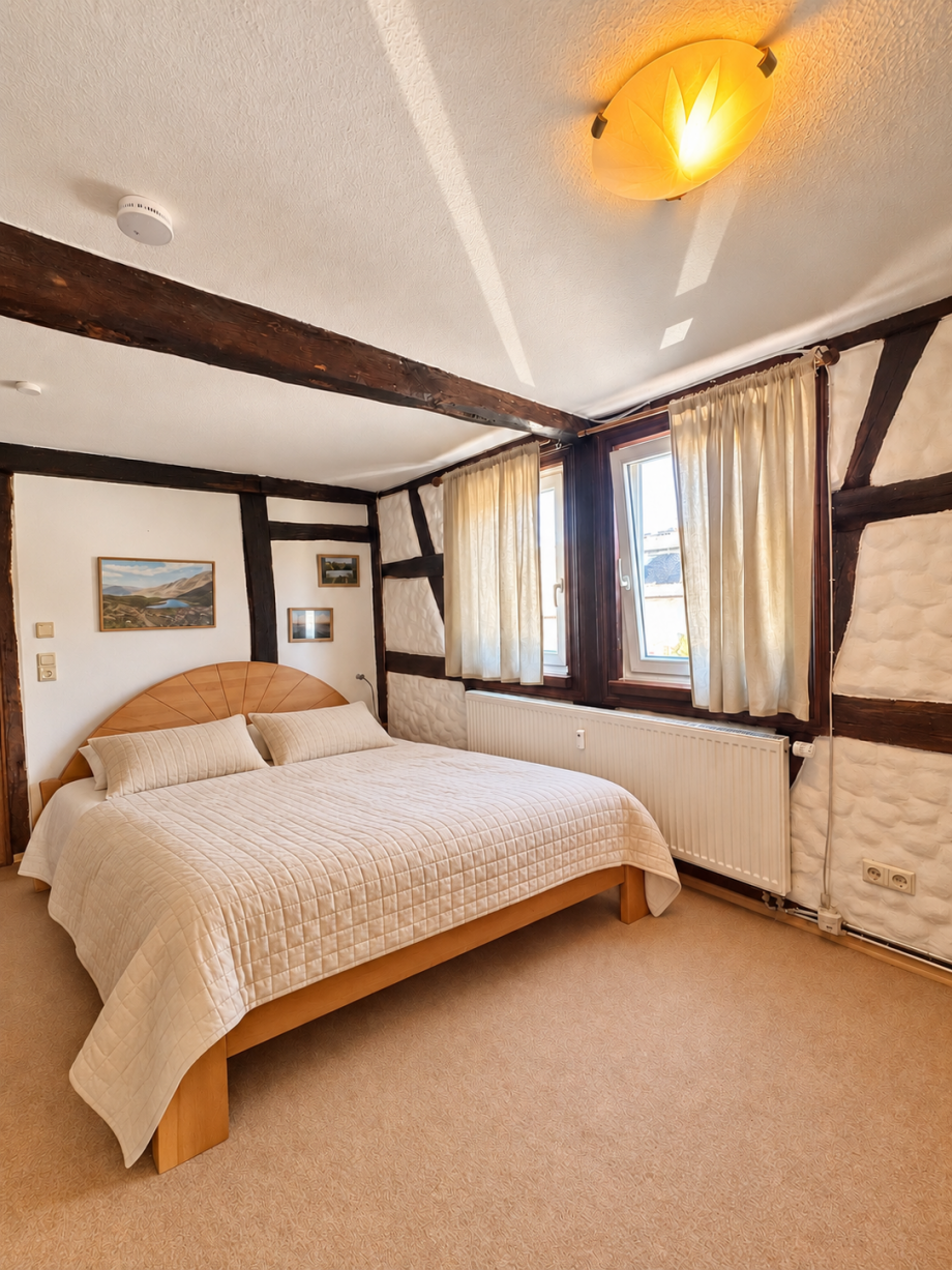 OG-Schlafzimmer Mehrfamilienhaus Eberbach