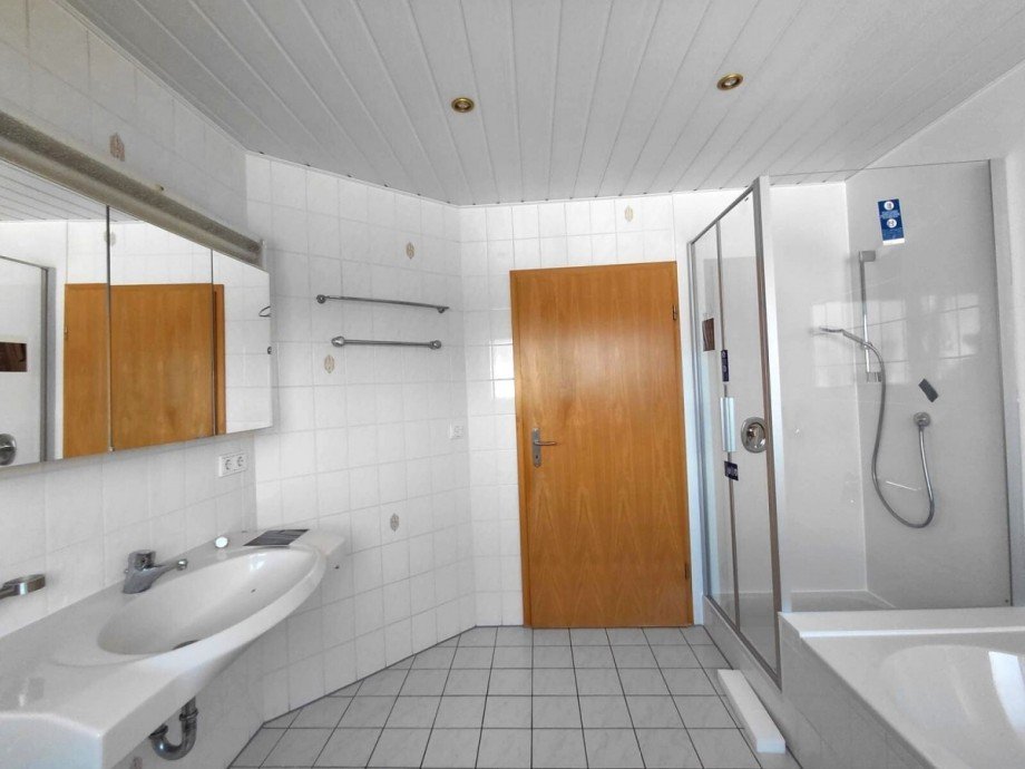 DG-Badezimmer Doppelhaush�lfte Dielheim