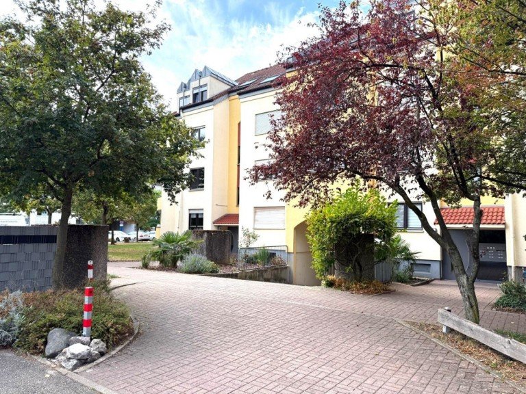 Hausansicht Mannheim - Rheinau-S�d Etagenwohnung F�r Kapitalanleger mit Weitblick: Gro�z�gige 4-Zimmer-Wohnung mit gesicherter Vermietung