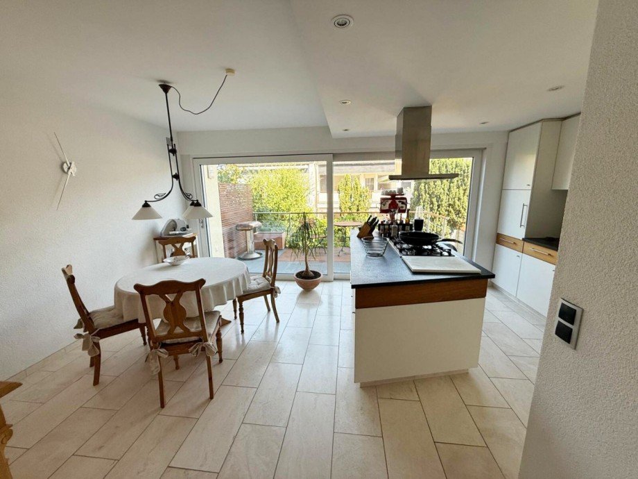 Blick zum Outdoor-Ess-Bereich Doppelhaush�lfte Freinsheim