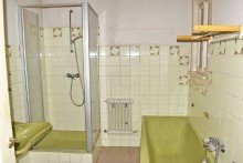 Badezimmer im Erdgeschoss Imposantes denkmalgesch�tztes 5-Familienhaus in herrlicher Lage am Park!