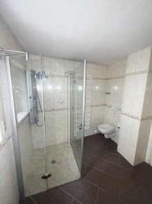 Badezimmer EG Zentral & ruhig: Ein- bis Zweifamilienhaus mit Entwicklungsm�glichkeiten auf 777 m�