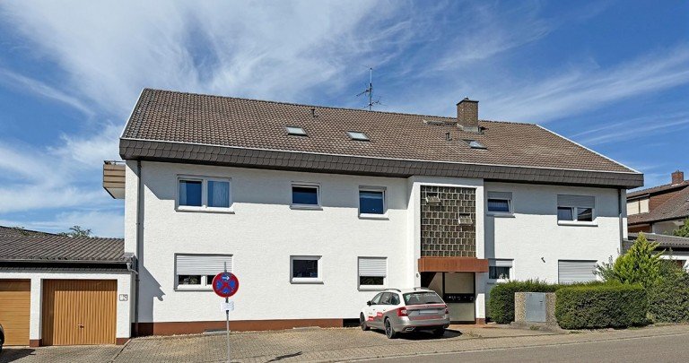 Hausansicht Nu�loch Dachgeschosswohnung Seltene Gelegenheit - Herrliche 2,5 Zimmer - Dachgescho�wohnung in begehrter ruhiger Wohnlage - Top!