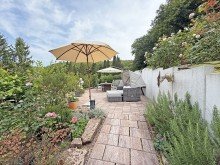 Extra Terrasse Seltene Gelegenheit f�r Wohn- und K�ufergemeinschaften! 7.012 m� Parkgrundst�ck am Waldrand.