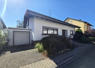 Hauptbild Wohnen mit Herz! Großzügiges Haus! Wintergarten, Einliegerbereich & paradiesischem Garten!