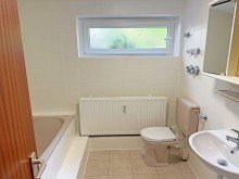 Badezimmer mit Tageslicht Bieterverfahren - 2 Raum-B�ro mit Kochzeile, Tageslichtbad, frisch renoviert - sofort frei!
