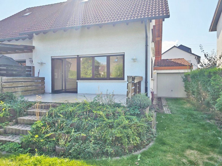 Hausansicht Gartenseite Doppelhaush�lfte Walldorf