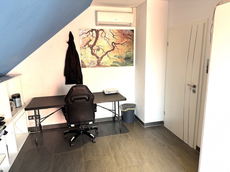 Schlafzimmer 2 im DG Einfamilienhaus Altlu�heim